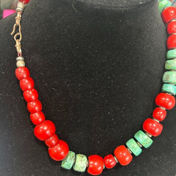 Vintage Turquouise and Red Bead Necklace - Picture 5 of 5